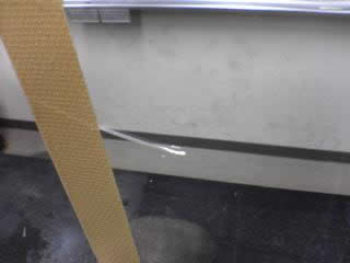 アクリルとヒビ